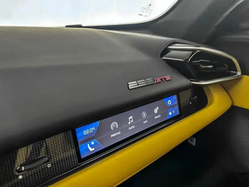 Ferrari 296 Spider usata a Milano (17)