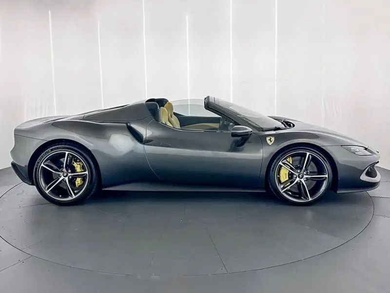Ferrari 296 Spider usata a Milano (5)