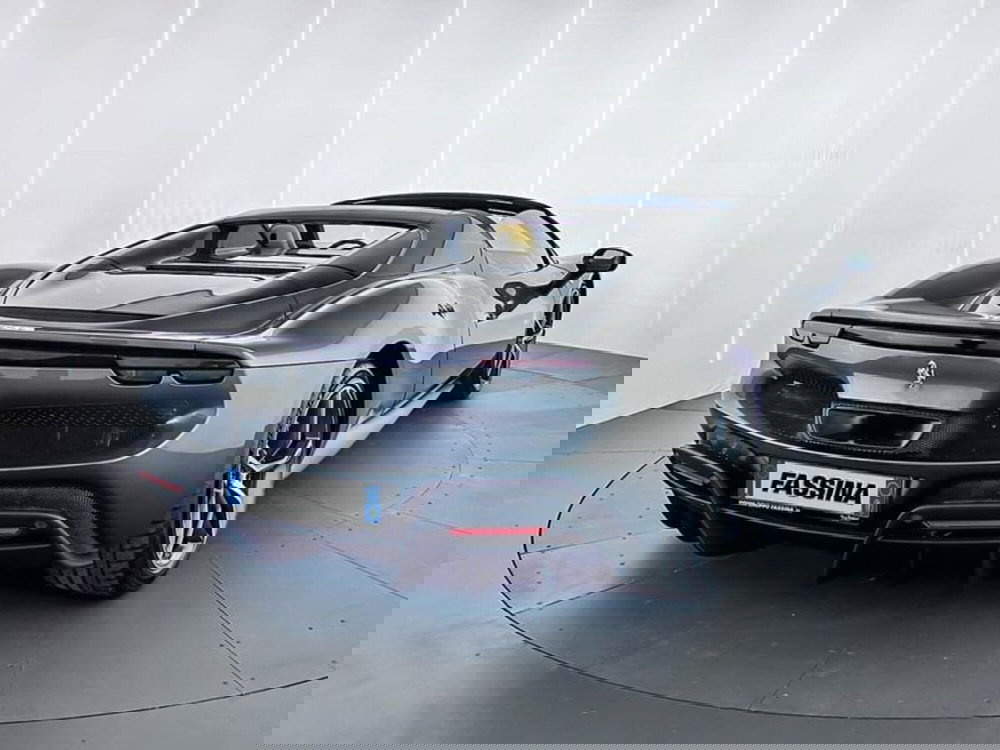 Ferrari 296 Spider usata a Milano (9)