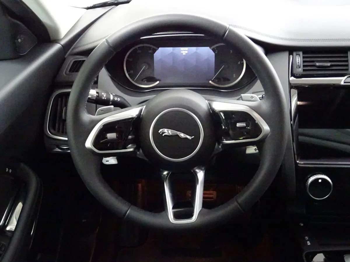 Jaguar E-Pace usata a Como (10)