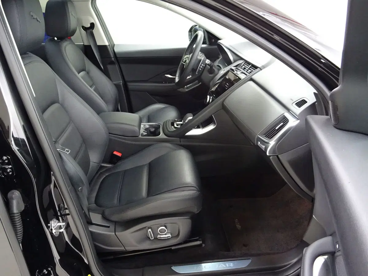 Jaguar E-Pace usata a Como (3)
