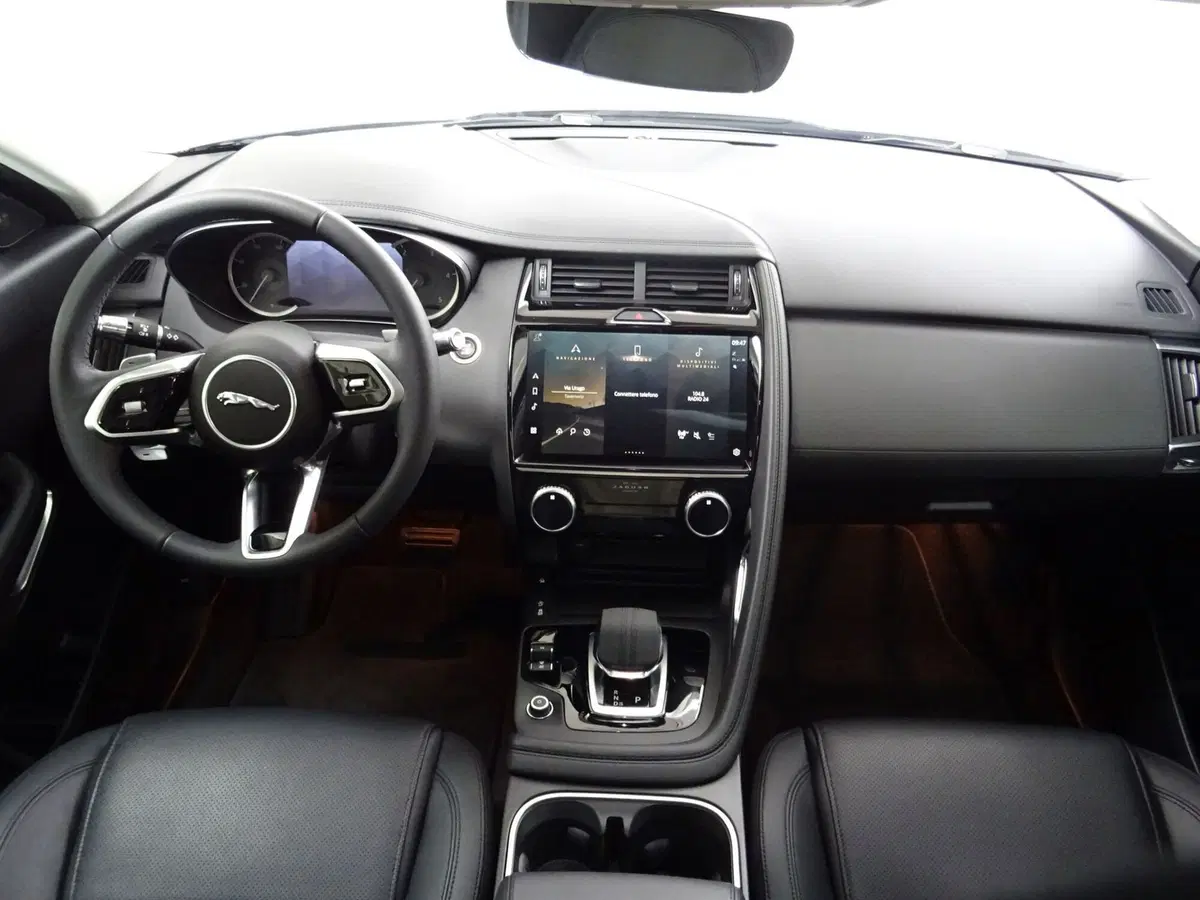 Jaguar E-Pace usata a Como (4)