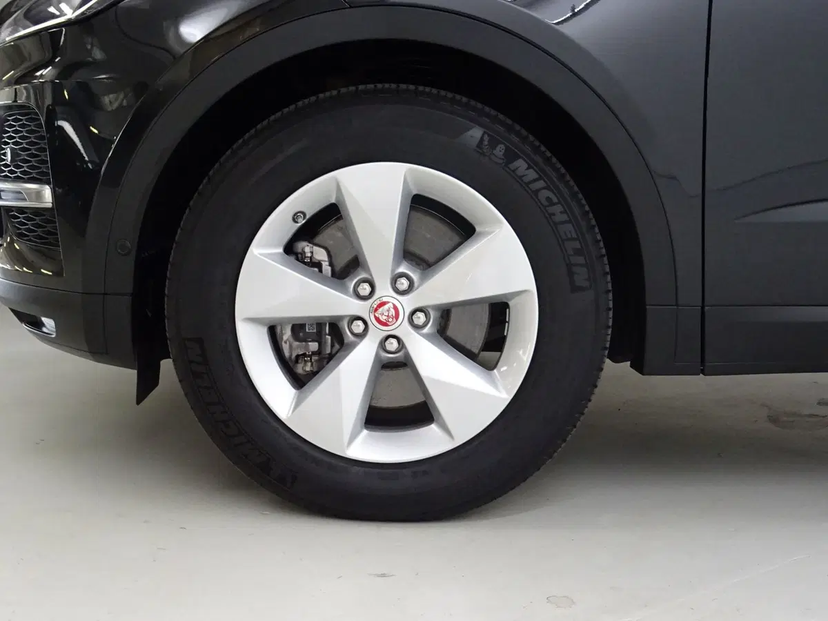 Jaguar E-Pace usata a Como (9)
