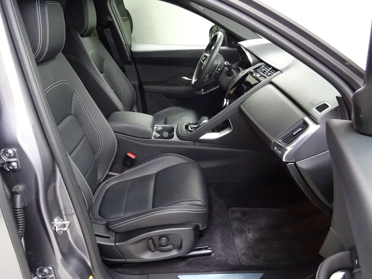 Jaguar E-Pace usata a Como (3)