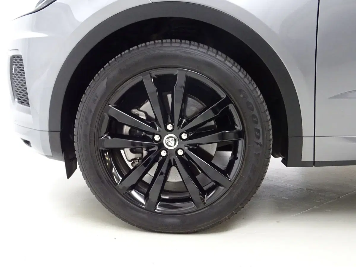 Jaguar E-Pace usata a Como (9)