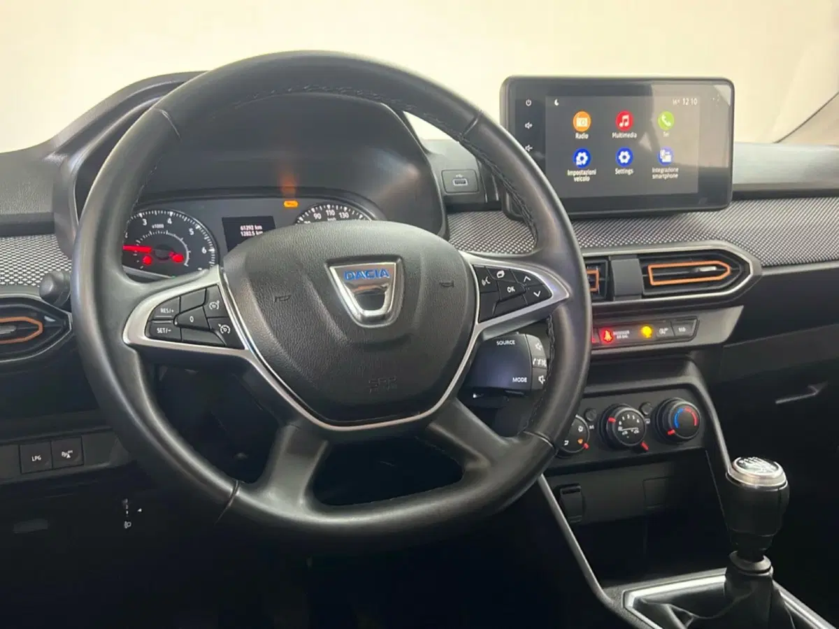Dacia Sandero usata a Roma (12)