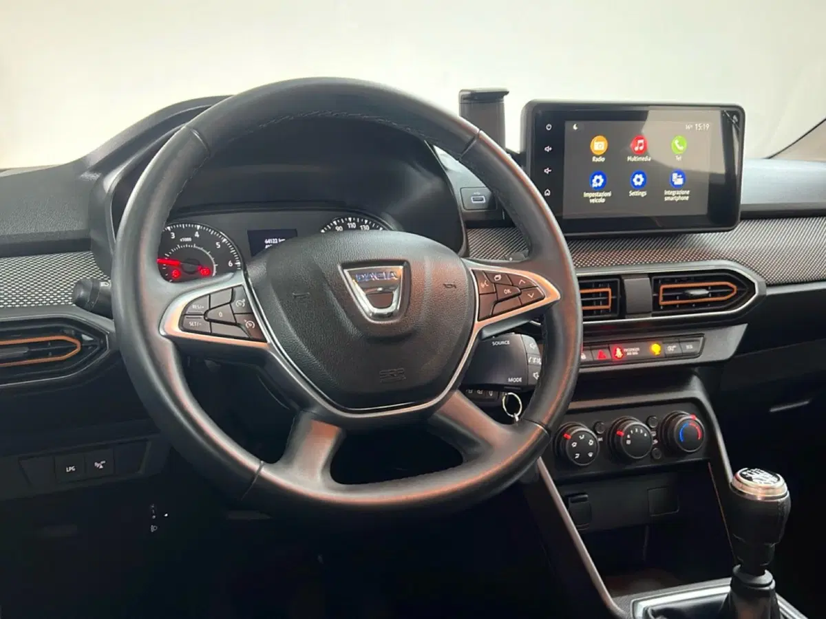 Dacia Sandero usata a Roma (12)