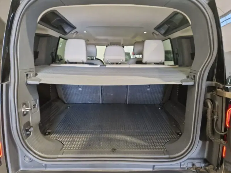 Land Rover Defender usata a Livorno (19)
