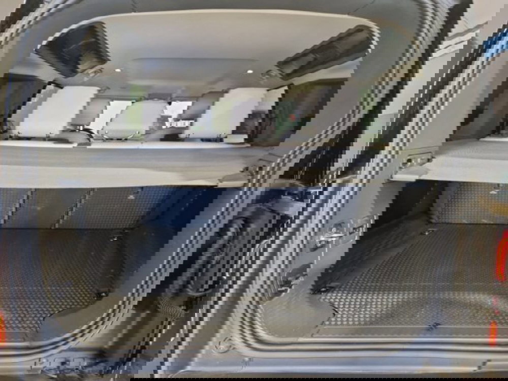 Land Rover Defender usata a Livorno (19)