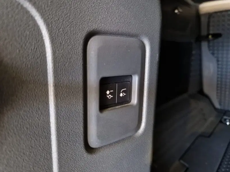Land Rover Defender usata a Livorno (20)