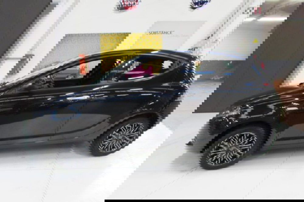 Lancia Ypsilon usata a Milano (4)