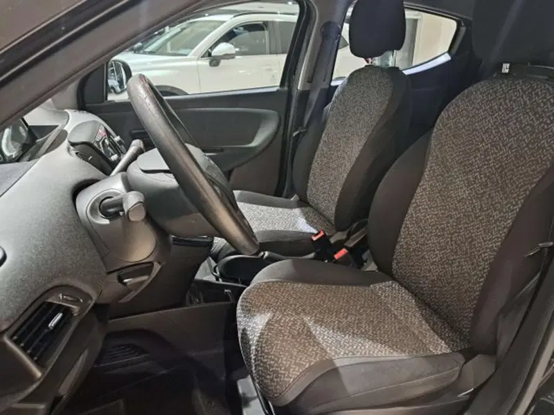 Lancia Ypsilon usata a Savona (10)