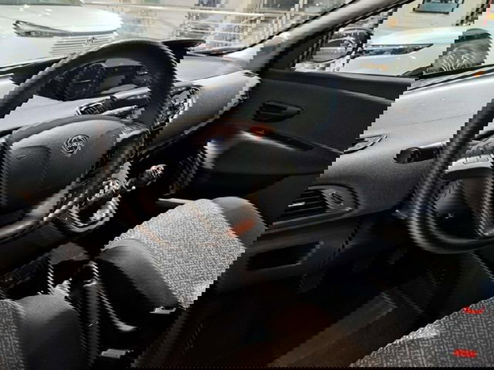 Lancia Ypsilon usata a Savona (11)