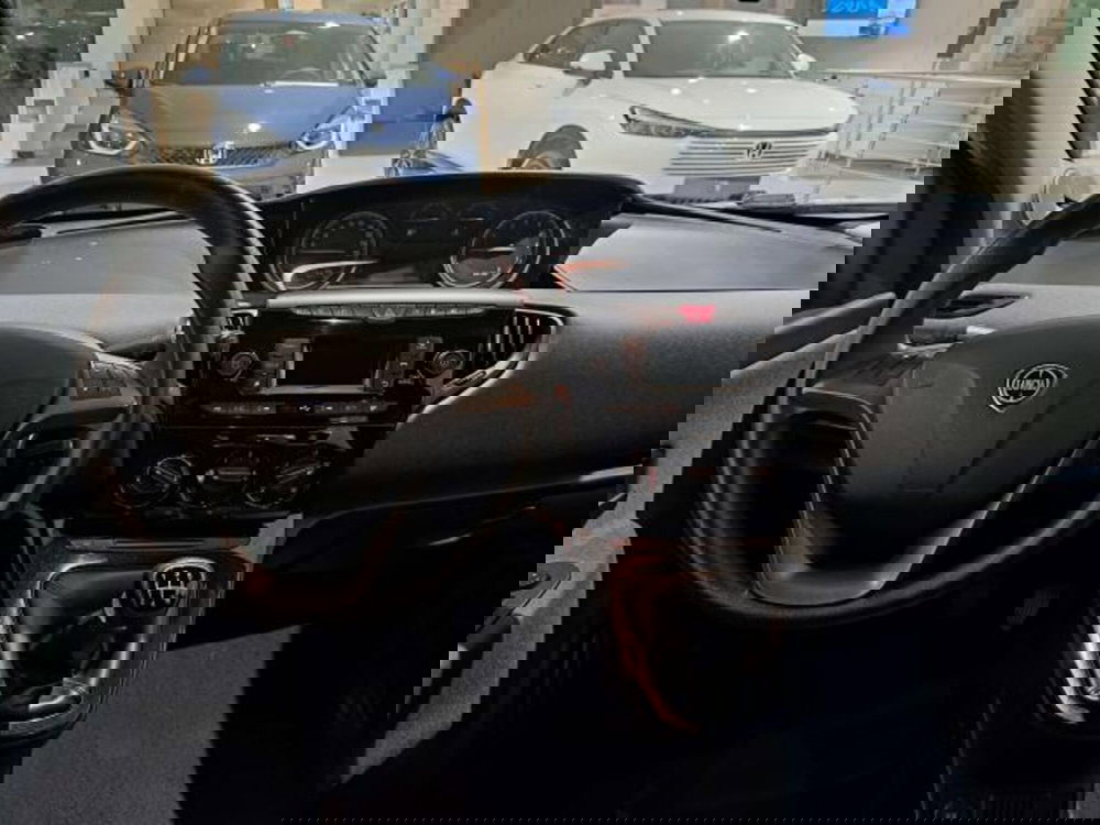 Lancia Ypsilon usata a Savona (12)