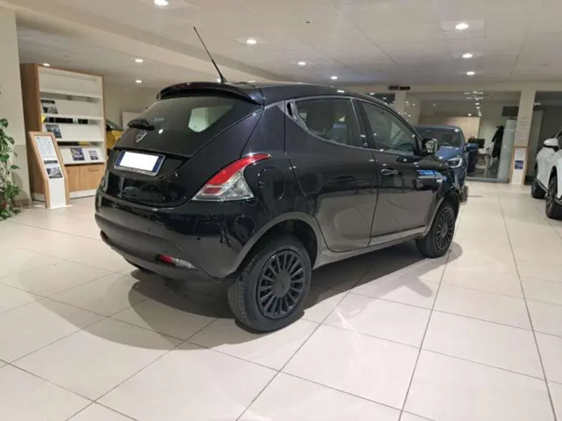 Lancia Ypsilon usata a Savona (5)