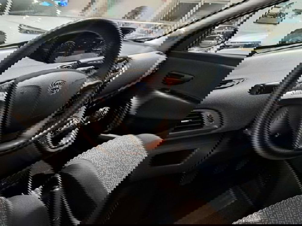 Lancia Ypsilon usata a Savona (9)