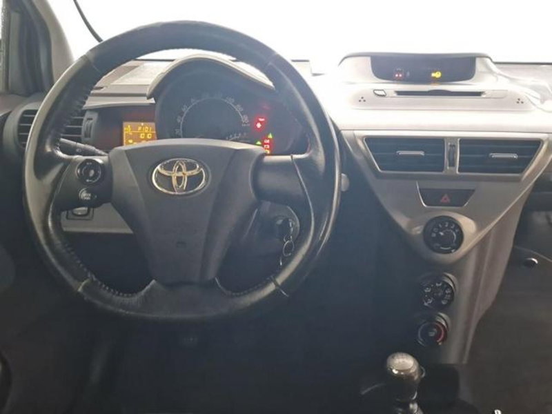 Toyota iQ usata a Salerno (10)