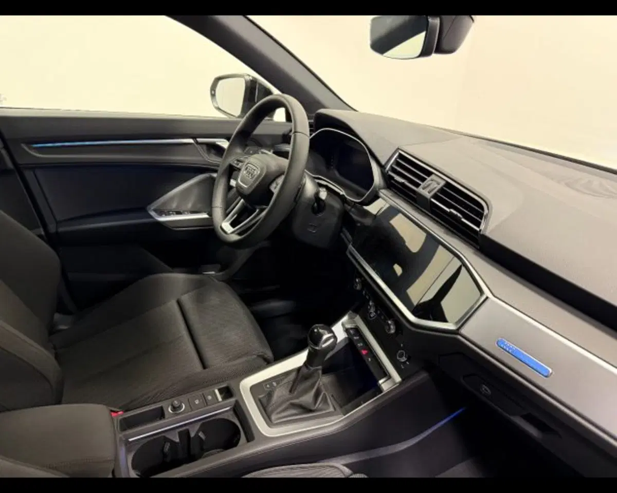 Audi Q3 Sportback nuova a Treviso (3)