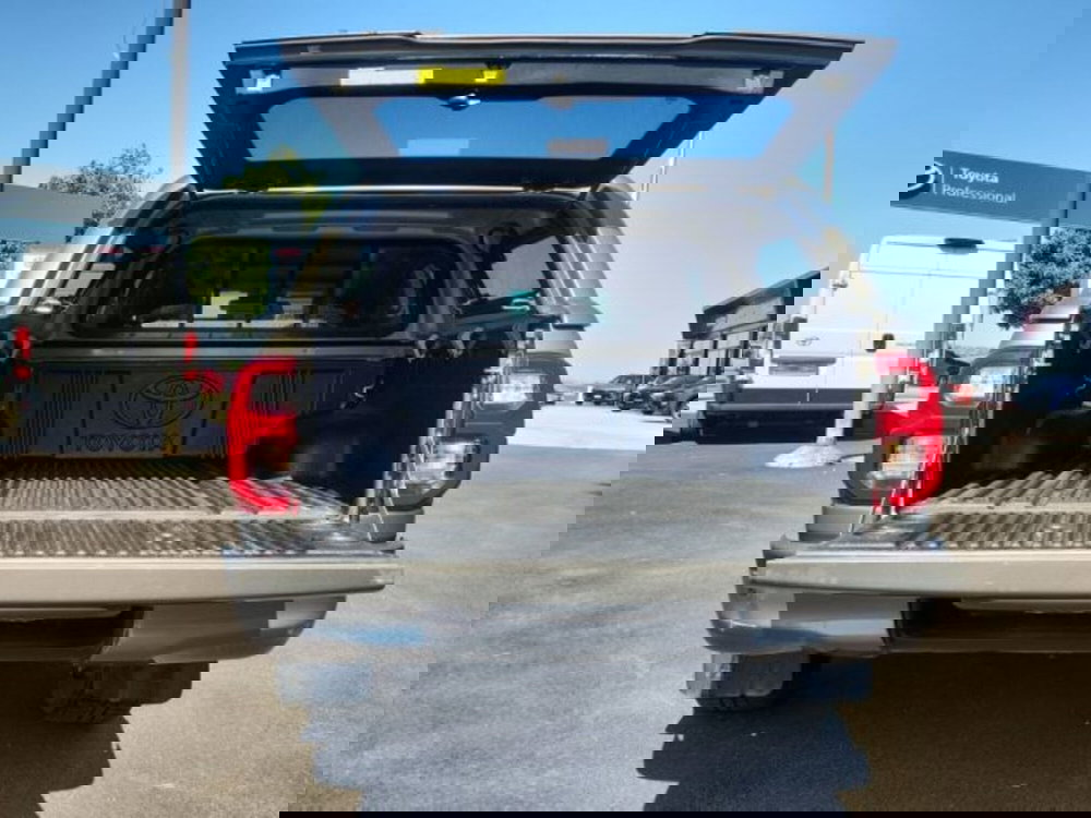 Toyota Hilux usata a Roma (6)