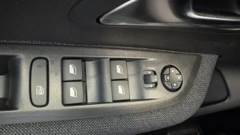Peugeot 208 nuova a Torino (13)