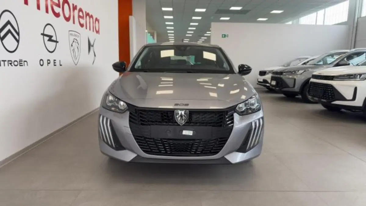 Peugeot 208 nuova a Torino (2)