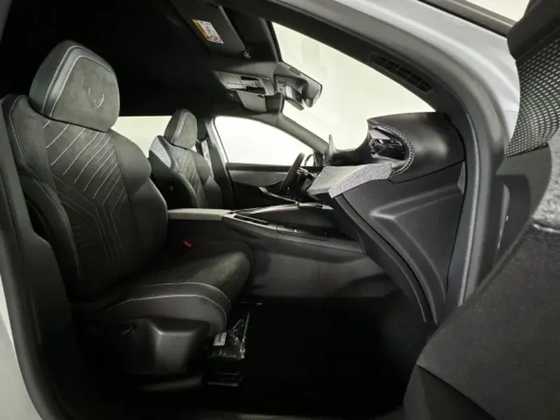Peugeot 5008 nuova a Torino (14)