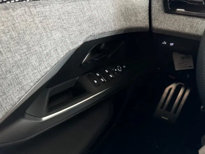 Peugeot 5008 nuova a Torino (20)