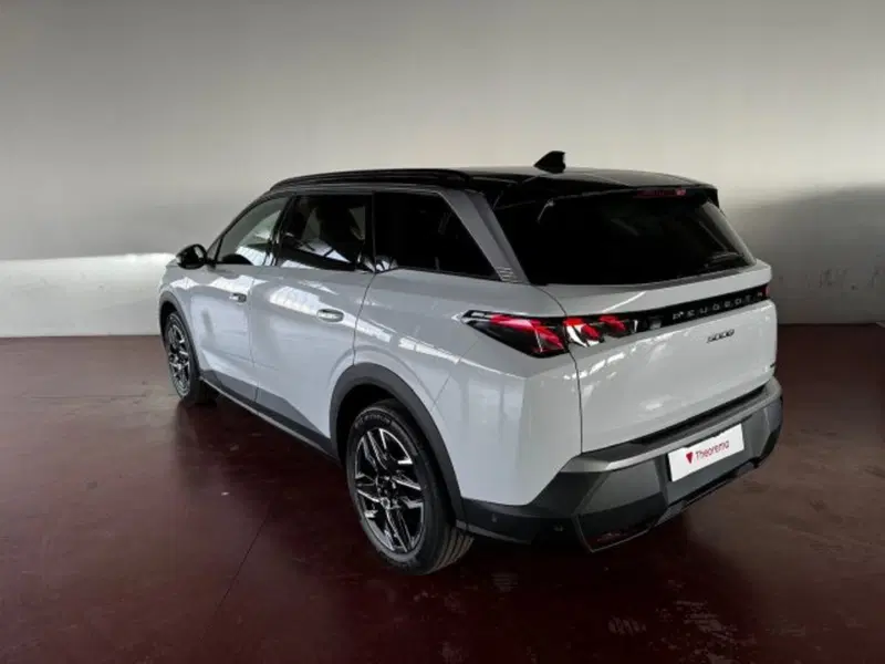 Peugeot 5008 nuova a Torino (3)