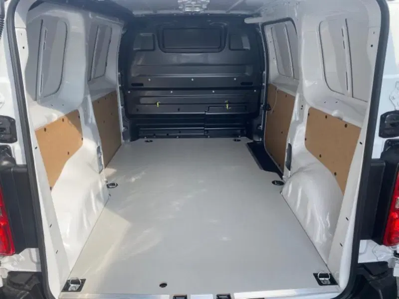 Peugeot e-Expert Furgone nuova a Torino (6)