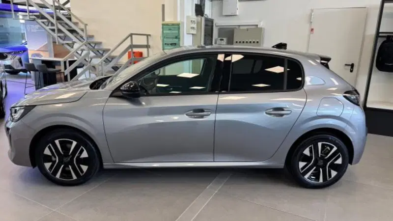 Peugeot 208 nuova a Torino (2)