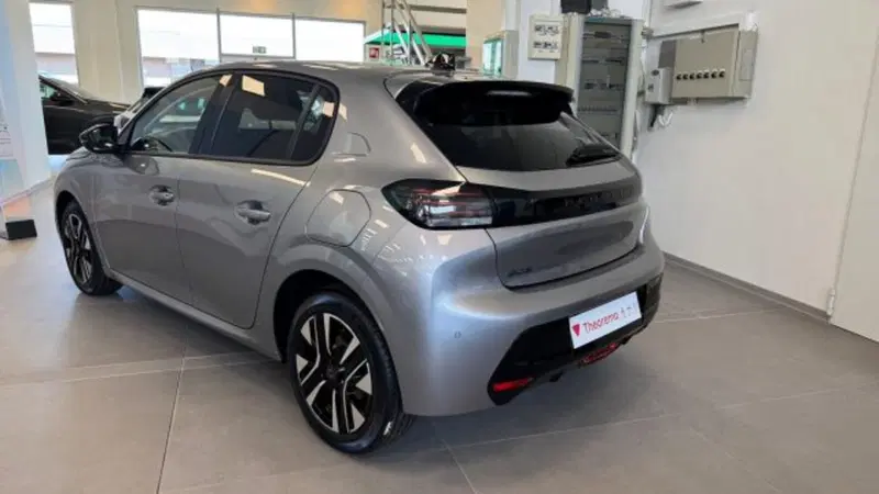 Peugeot 208 nuova a Torino (3)