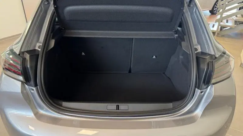 Peugeot 208 nuova a Torino (9)