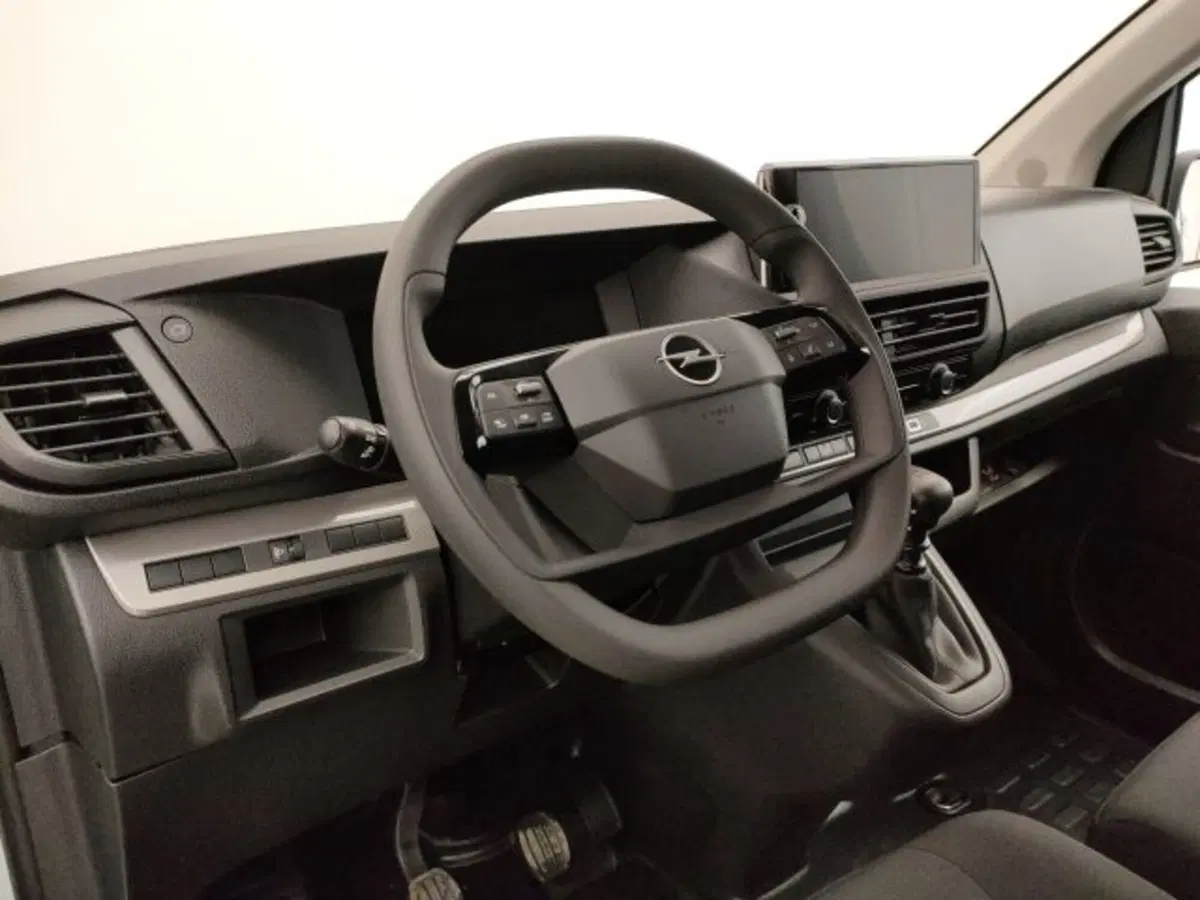 Opel Vivaro nuova a Torino (10)