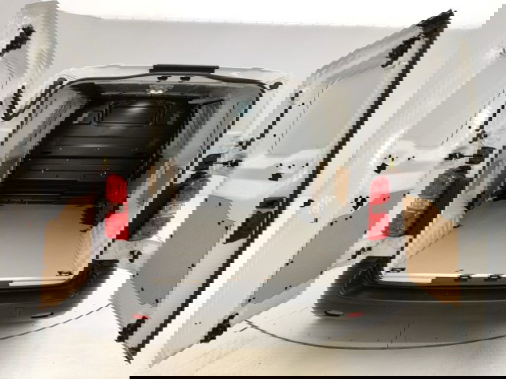 Opel Vivaro nuova a Torino (16)