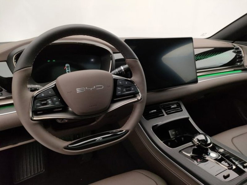 Byd Han usata a Torino (13)