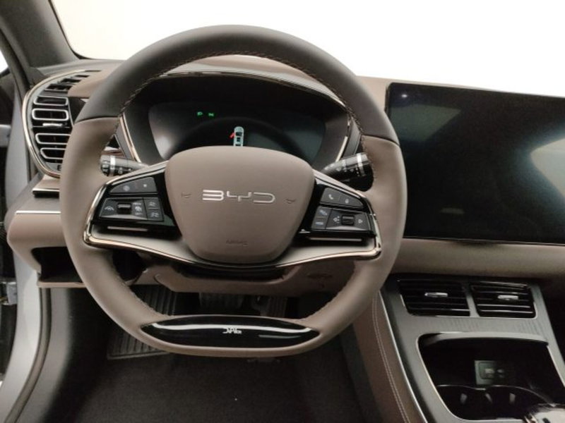 Byd Han usata a Torino (18)