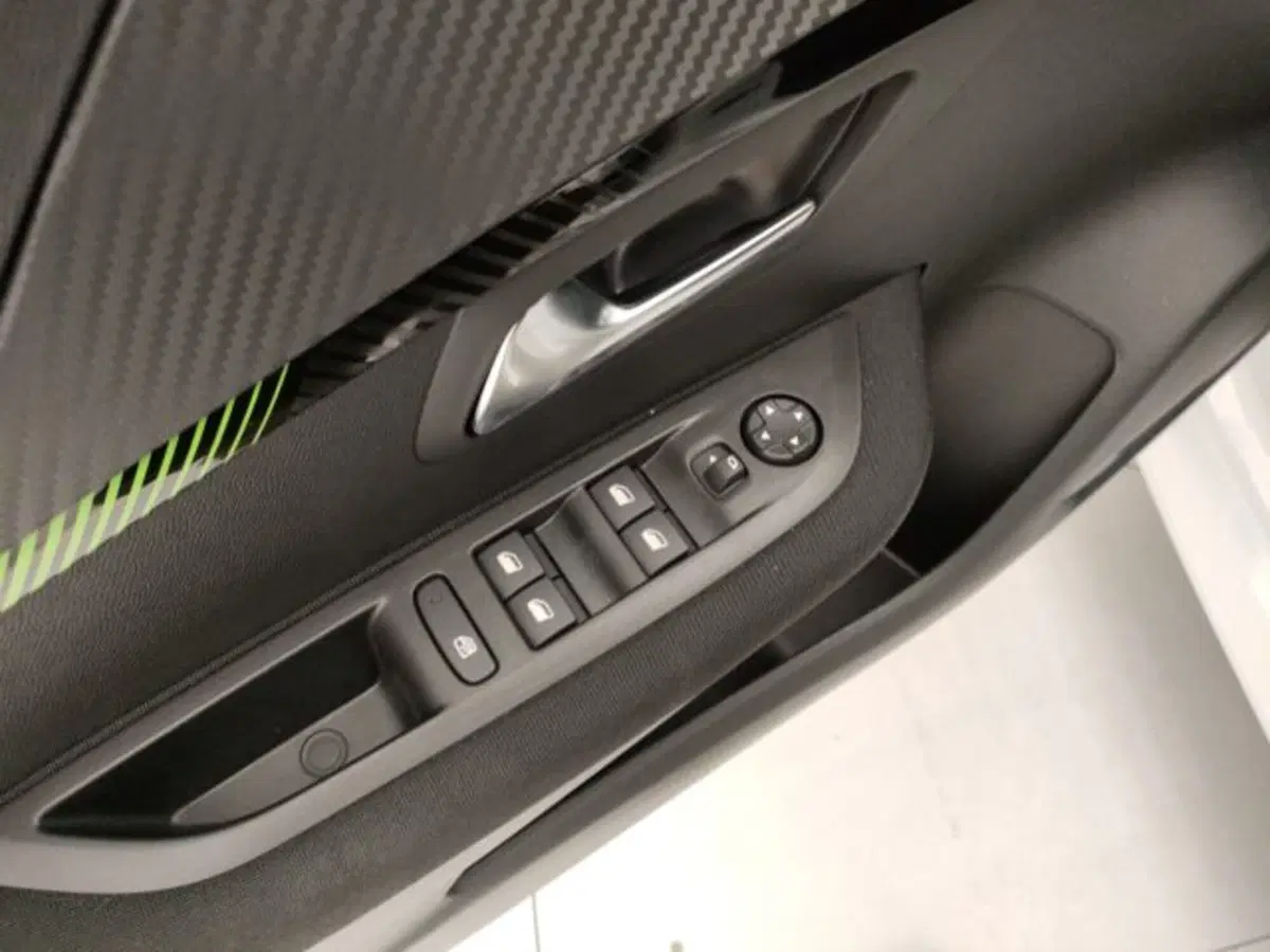 Peugeot 208 nuova a Torino (14)