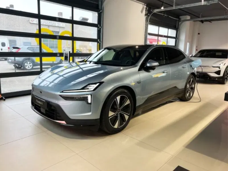 Polestar Polestar 4 nuova a Modena (2)