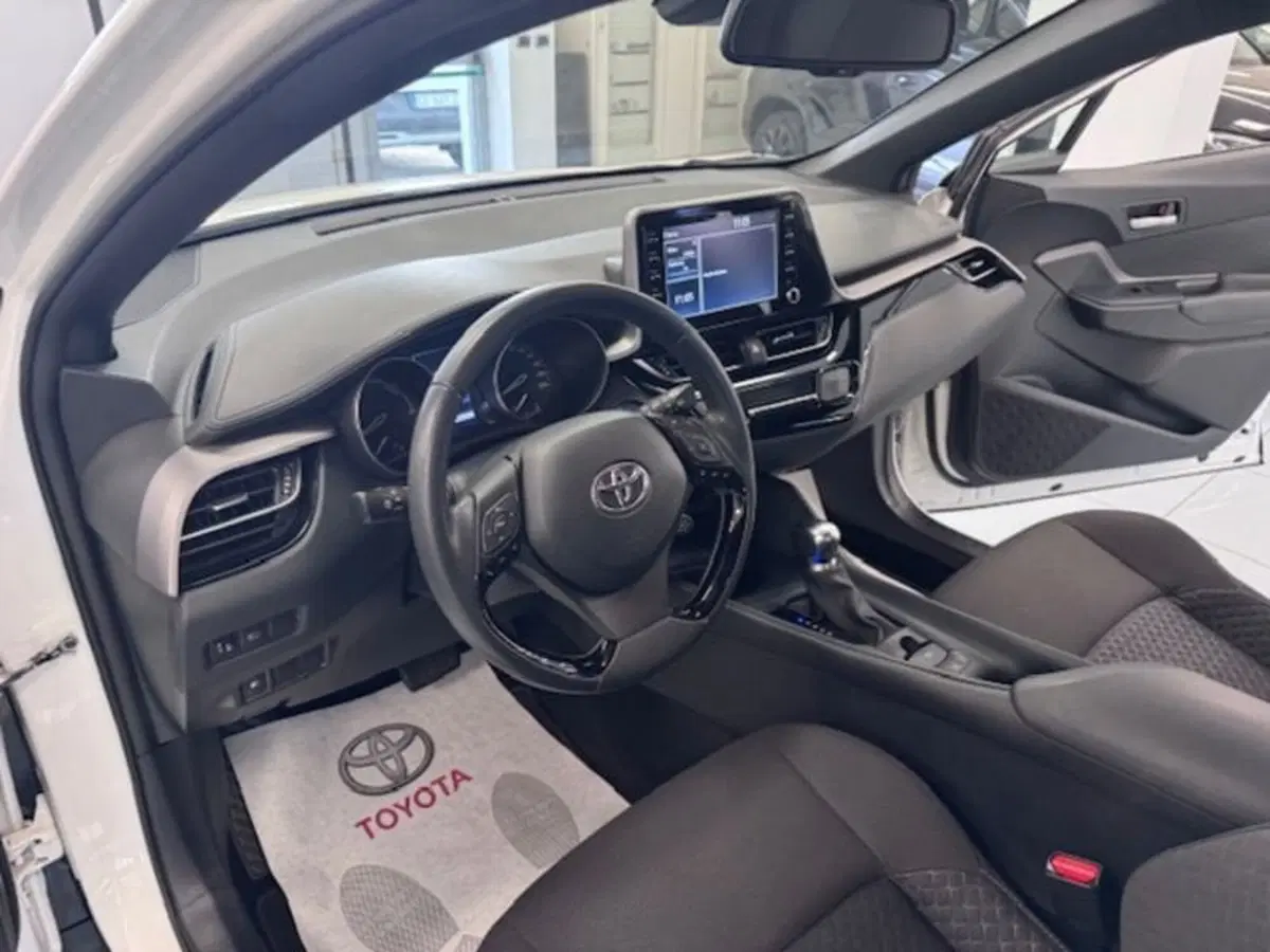 Toyota Toyota C-HR usata a Prato (7)