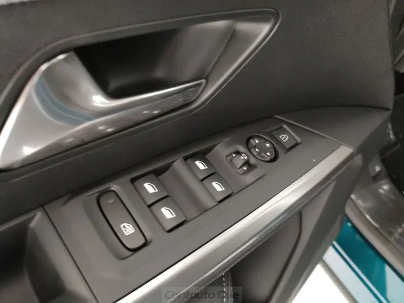 Peugeot 3008 nuova a Caserta (17)