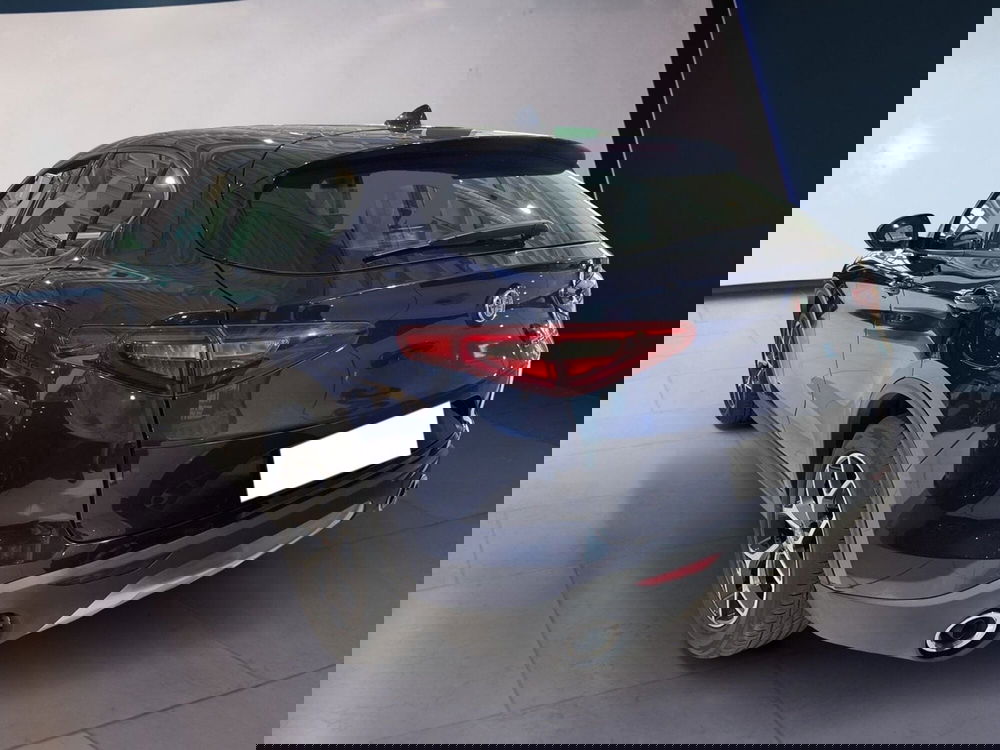 Alfa Romeo Stelvio usata a Torino (4)