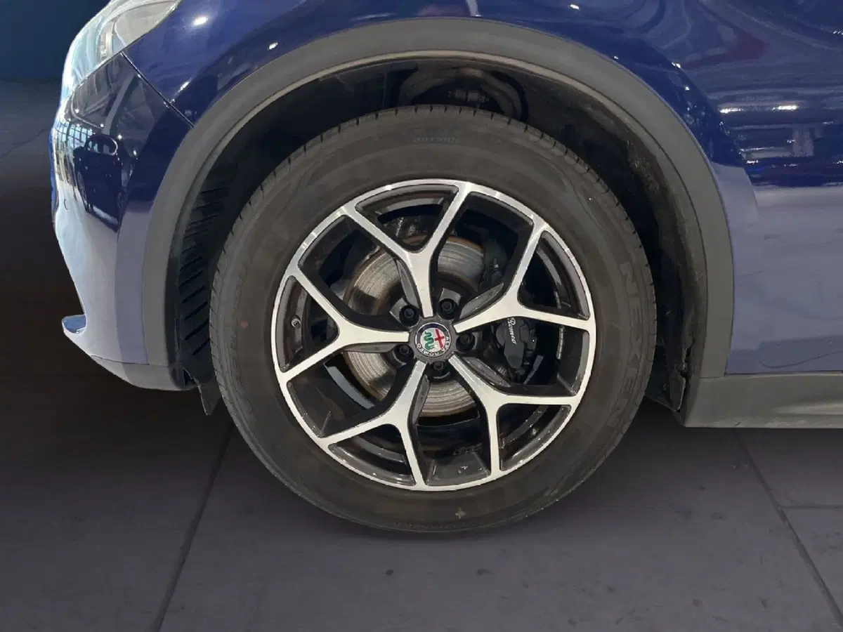 Alfa Romeo Stelvio usata a Torino (5)
