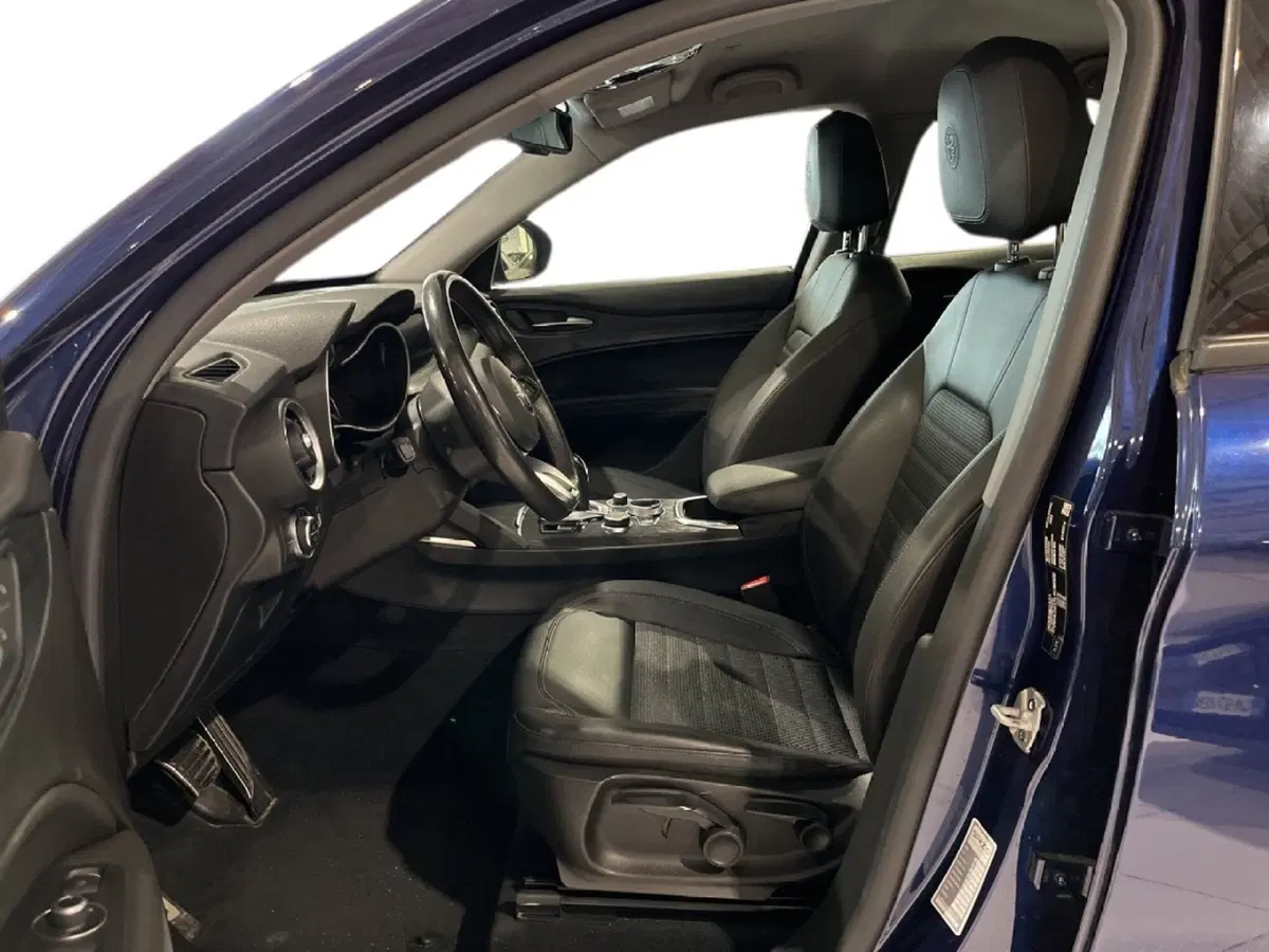 Alfa Romeo Stelvio usata a Torino (7)