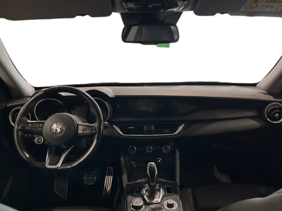 Alfa Romeo Stelvio usata a Torino (8)