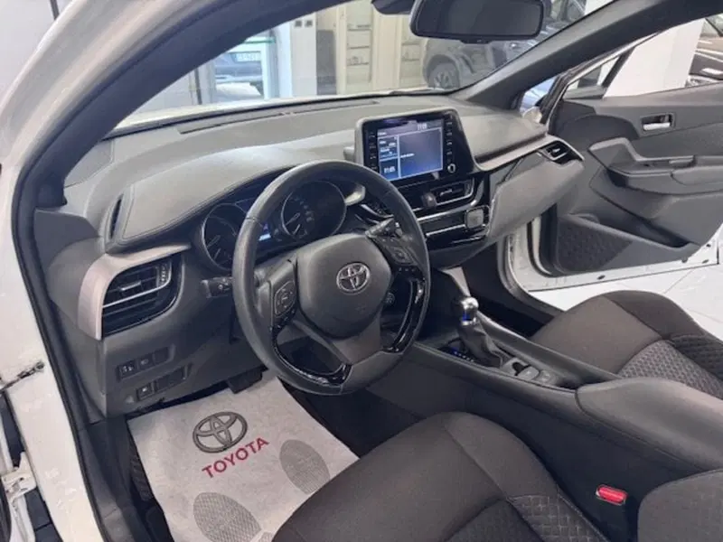 Toyota Toyota C-HR usata a Prato (7)