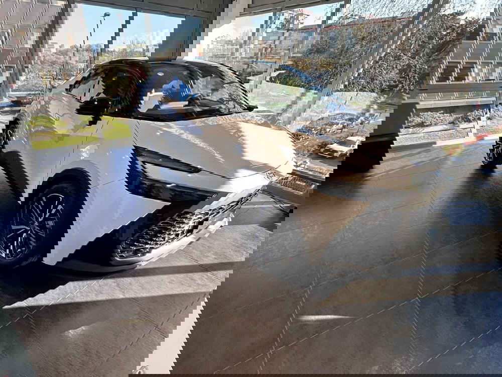 Toyota Toyota C-HR nuova a Milano