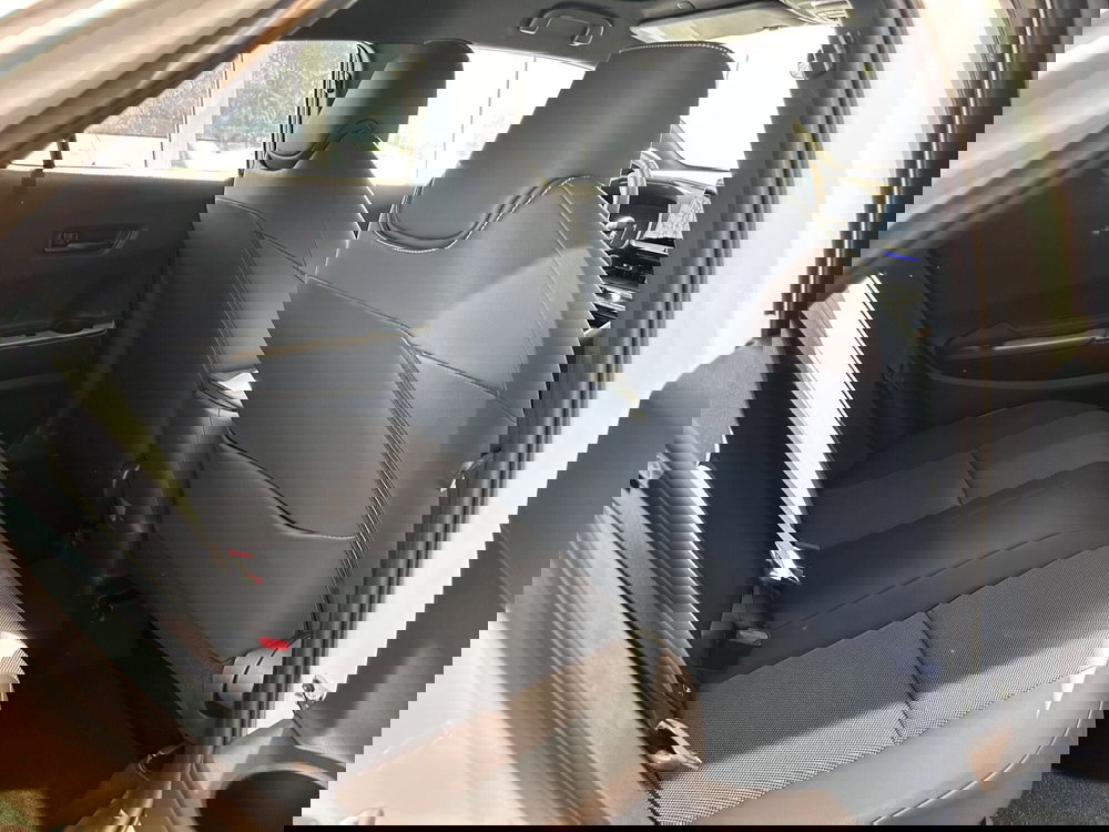 Toyota Toyota C-HR nuova a Milano (10)