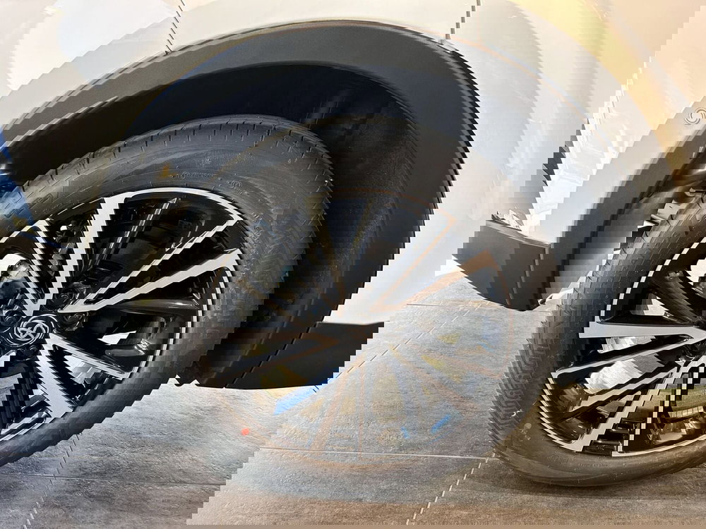 Toyota Toyota C-HR nuova a Milano (5)