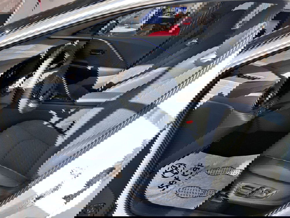 Toyota Toyota C-HR nuova a Milano (6)