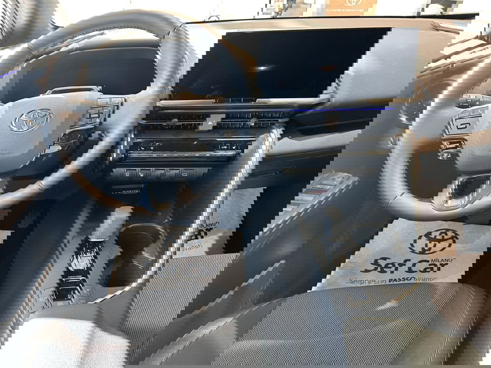 Toyota Toyota C-HR nuova a Milano (9)